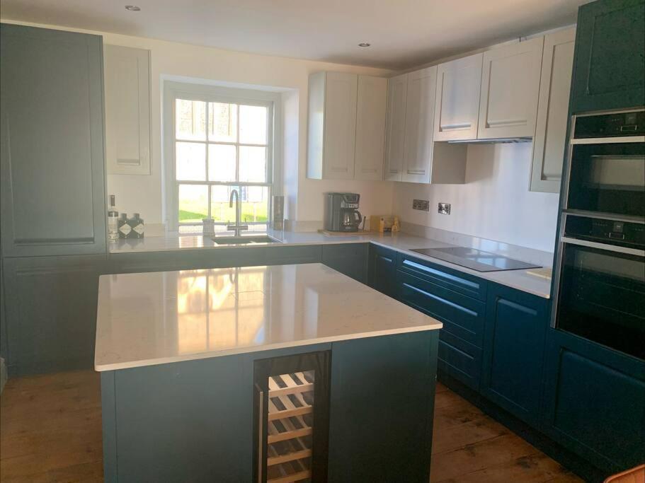 Aberaeron Island House - Panoramic Harbour Views Villa Exterior photo
